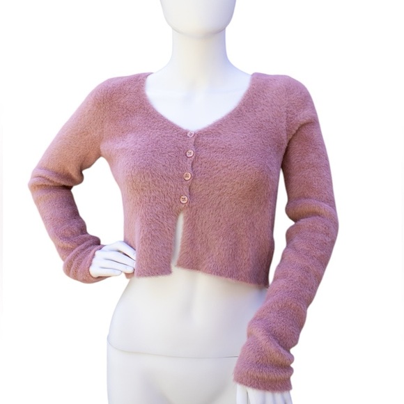 AÉROPOSTALE Bella Cropped Pink Fuzzy Button Down Long Sleeve Cardigan Women Sz M - Picture 1 of 12